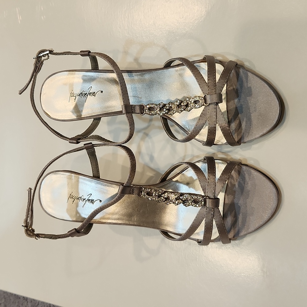 New Silver Jacqueline Ferrar Heels Size 7.5